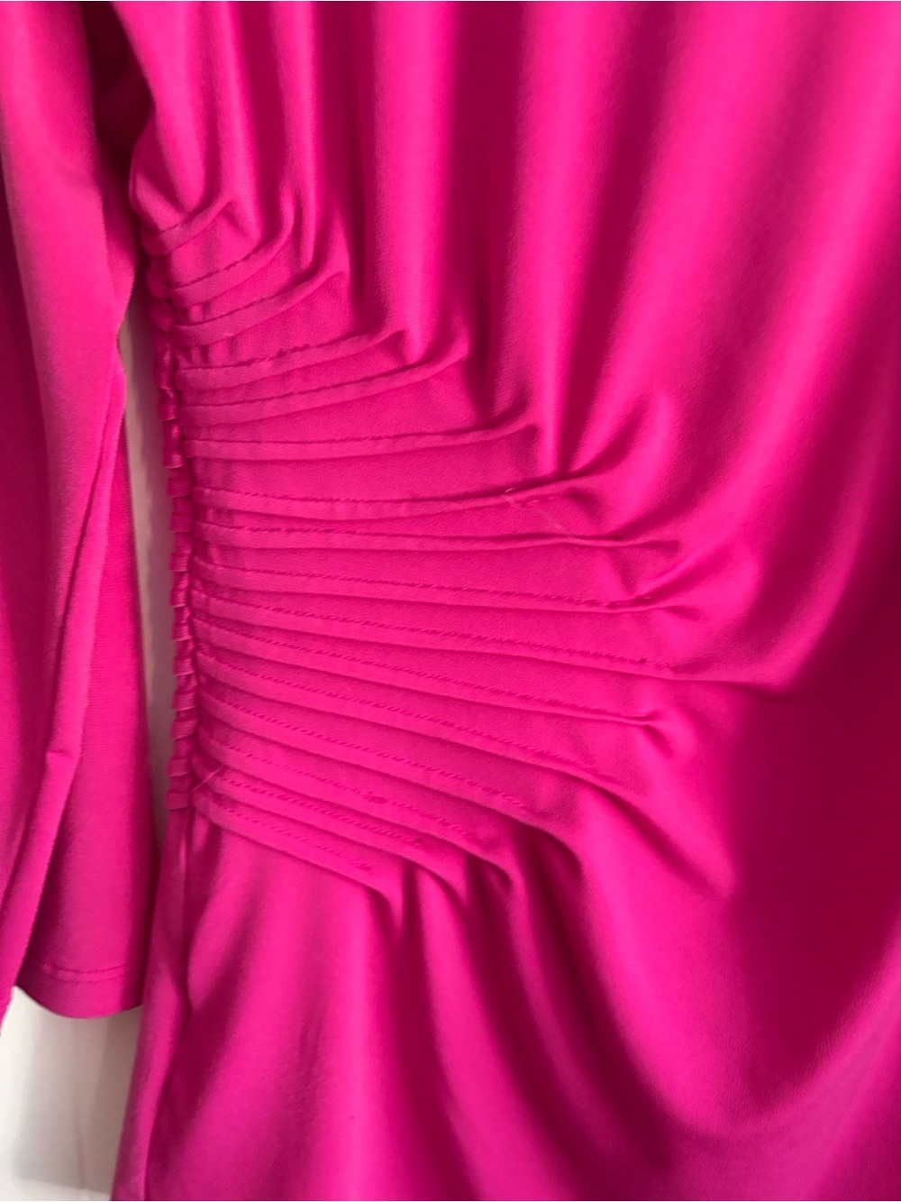 Dana Bachman Women’s Hot Pink Long-Sleeve Ruched Side Top
Size Large - Picture 2 of 7